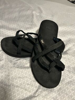 Teva Women's Olowahu sandals size 7